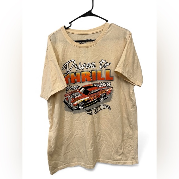 Hot Wheels Tops - Hot Wheels Driven to Thrill Graphic T-Shirt Beige Retro Car Tee